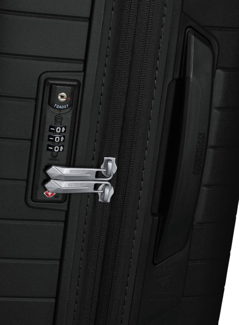 Walizka średnia American Tourister FastForward - flash black
