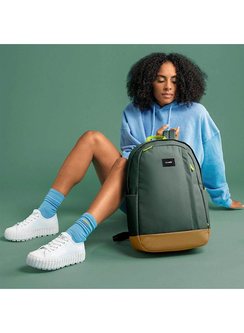 Antykradzieżowy plecak Pacsafe Go 25 l Anti-Theft - spruce green