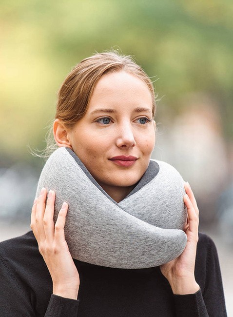 Zestaw prezentowy Poduszka podróżna Ostrichpillow GO + woreczek świąteczny