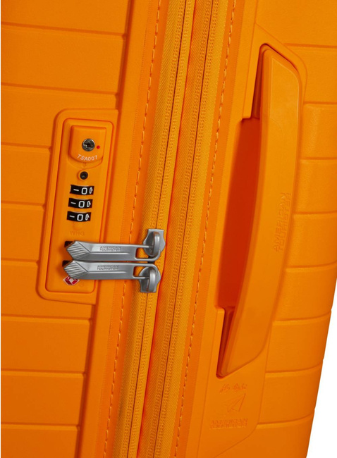 Walizka średnia American Tourister FastForward - radiant orange