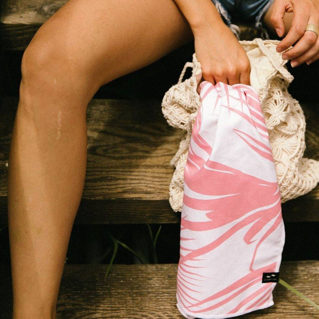 Ręcznik podróżny Slowtide Day Palms Travel Towel - pink