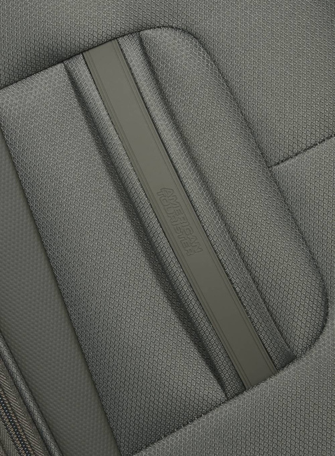 Walizka średnia American Tourister Wanderlite M EXP - dark khaki