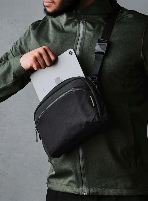 Torba saszetka na ramię Alpaka Flight Sling 2 l - black