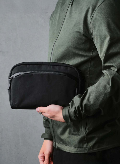 Torba saszetka na ramię Alpaka Flight Sling 2 l - black