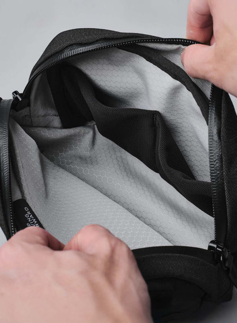 Torba na ramię crossbody Alpaka Go Sling Nano Axoflux - black