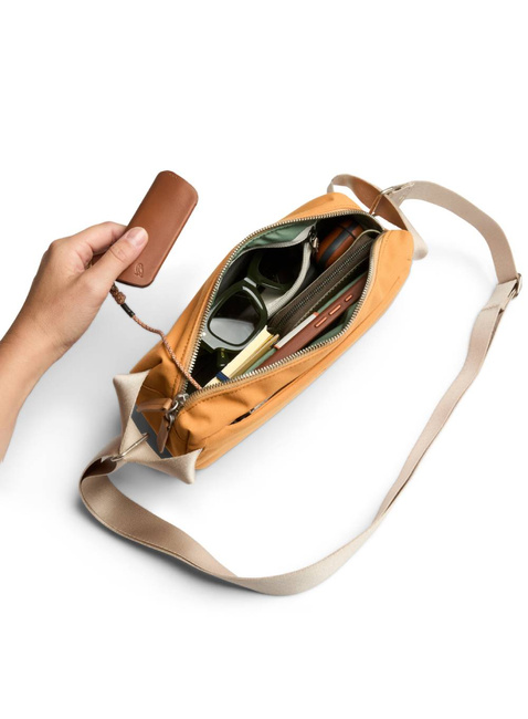 Torba na ramię Bellroy Classic Sling 3 l - butterscotch