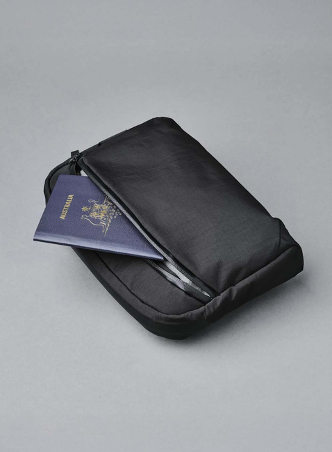 Torba saszetka na ramię Alpaka Flight Sling 2 l - black