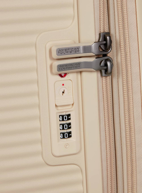 Walizka średnia American Tourister Soundbox EXP - coconut sand