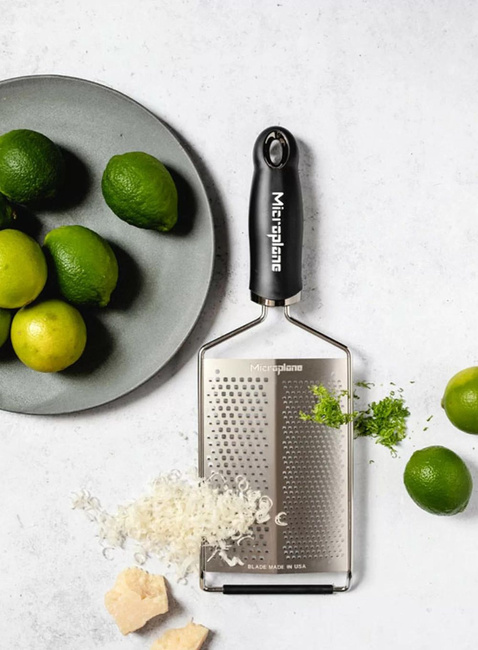 Podwajana tarka Microplane Gourmet Coarse & Fine Grater - black