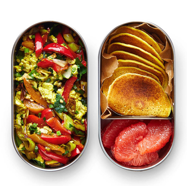 Stalowy pojemnik na żywność Bento Box Black + Blum - almond / grey