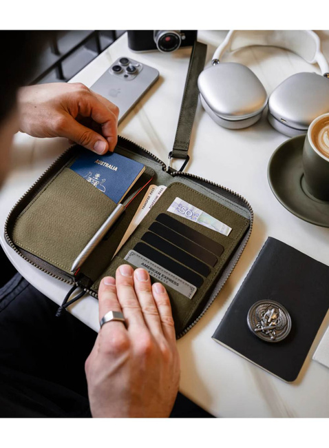 Portfel paszportówka Alpaka Zip Passport Wallet - army green
