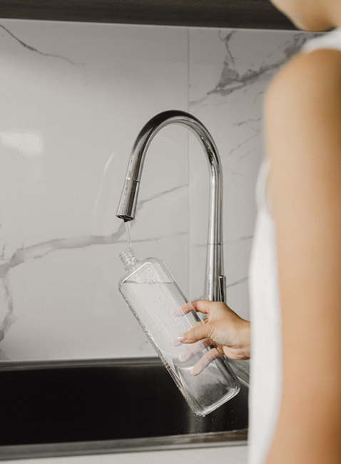 Wielorazowa butelka na wodę Memobottle Slim 450 ml - clear