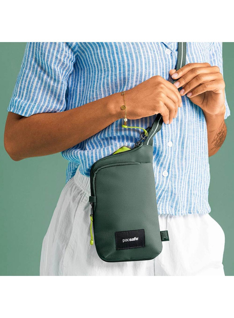 Saszetka antykradzieżowa na dokumenty Pacsafe Go Tech Crossbody - spruce green