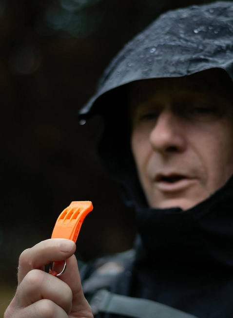 Gwizdek ze smyczą Lifesystems Hurricane Whistle