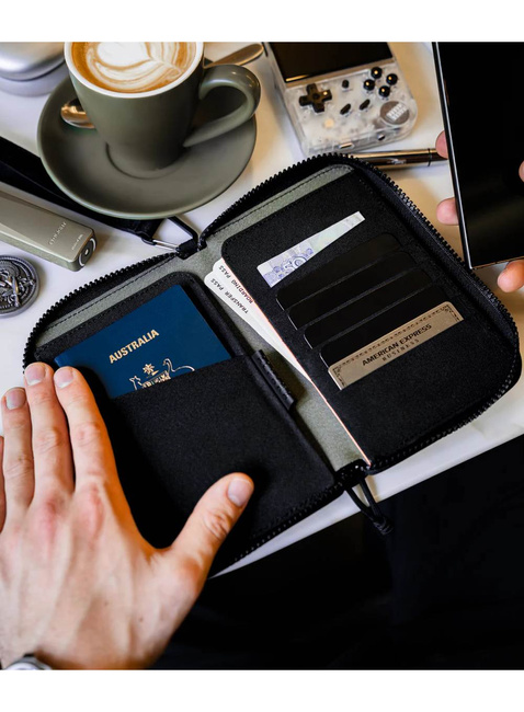Portfel paszportówka Alpaka Zip Passport Wallet - black