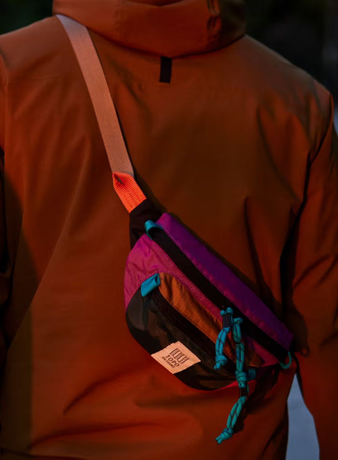 Torba biodrowa Topo Designs Mountain Waist Pack - loganberry / crackle