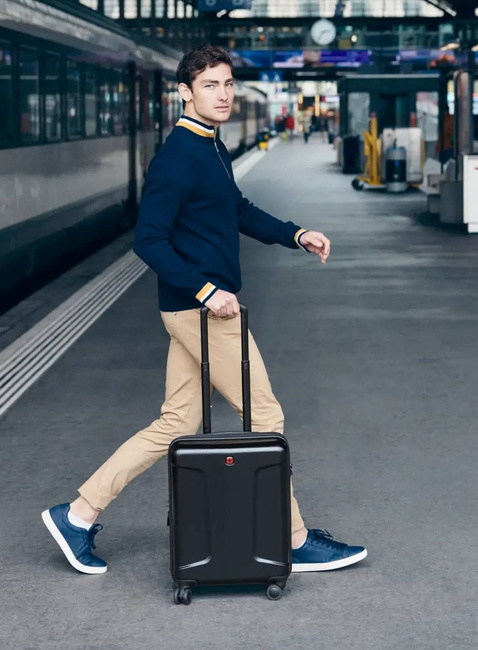 Walizka kabinowa poszerzana Wenger Legacy DC Carry-On - black