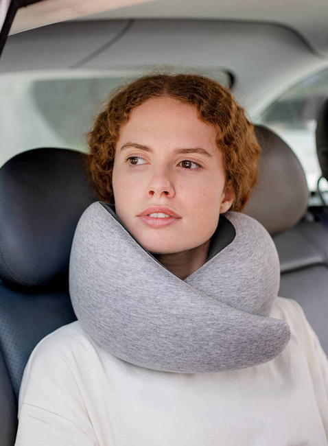 Zestaw prezentowy Poduszka podróżna Ostrichpillow GO + woreczek świąteczny