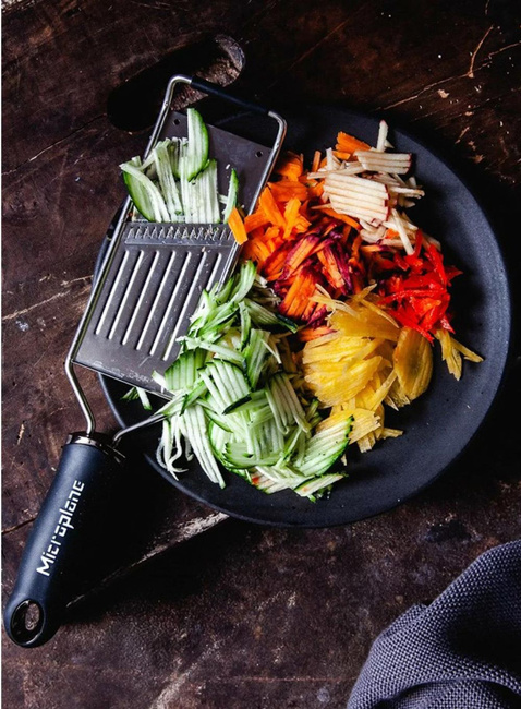 Ręczna krajalnica do warzyw i owoców Microplane Gourmet Julienne - black