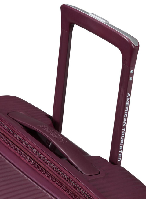 Walizka średnia American Tourister Soundbox EXP - wild cherry