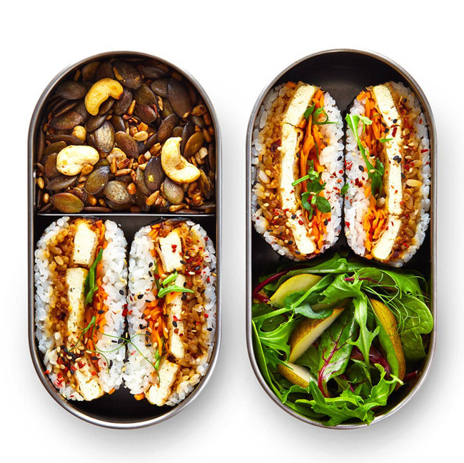 Stalowy pojemnik na żywność Bento Box Black + Blum - almond / grey