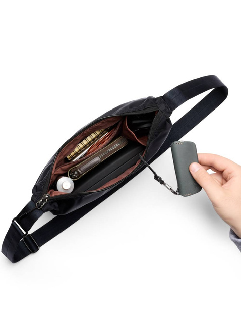 Torba na ramię Bellroy Laneway Crescent Bag 2,5 l - ink
