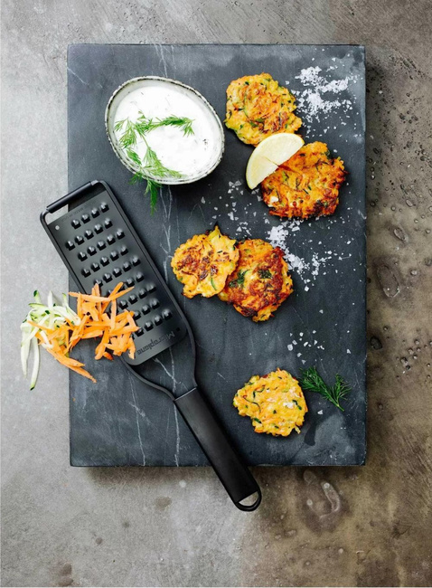 Tarka grube oczka Microplane Black Sheep Extra Coarse Grater - black