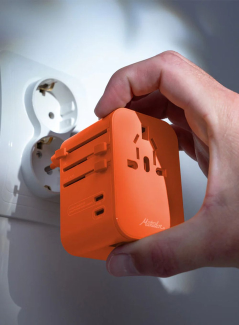Adapter podróżny Matador Global Travel Adapter - forget me not orange