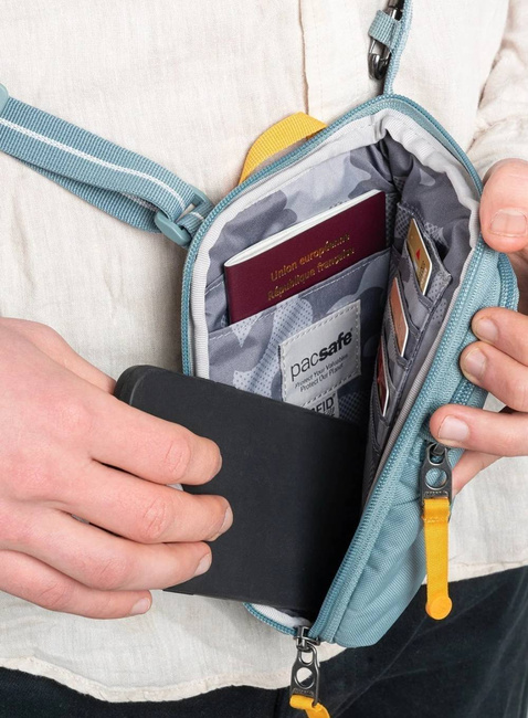 Saszetka antykradzieżowa na dokumenty Pacsafe Go Tech Crossbody - stone