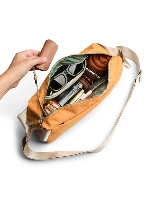 Torba na ramię Bellroy Classic Sling 7 l - butterscotch