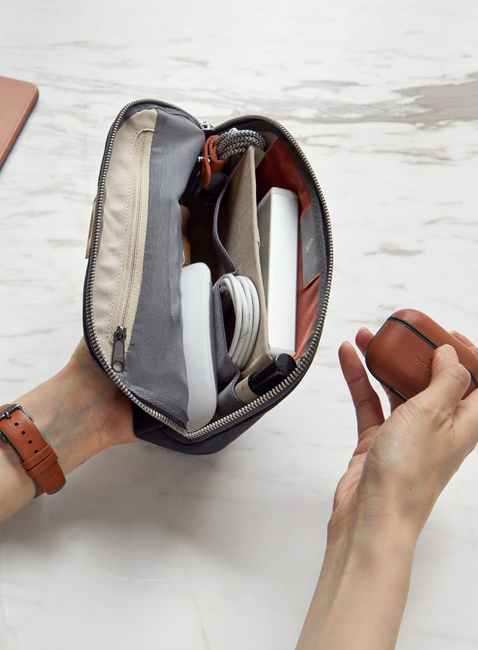 Kosmetyczka organizer na elektronikę Bellroy Desk Caddy - eucalyptus