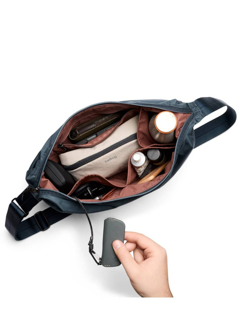 Torba na ramię Bellroy Laneway Crescent Bag 7 l - blue steel