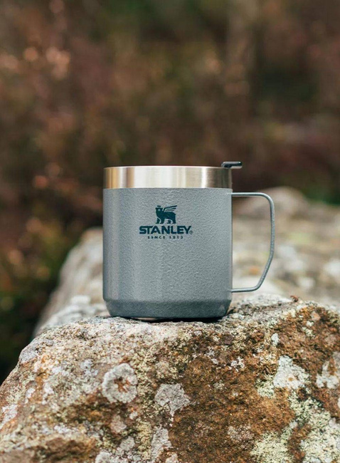 Kubek turystyczny z pokrywką Stanley Classic Legendary Camp Mug 0,35 l - hammertone lake