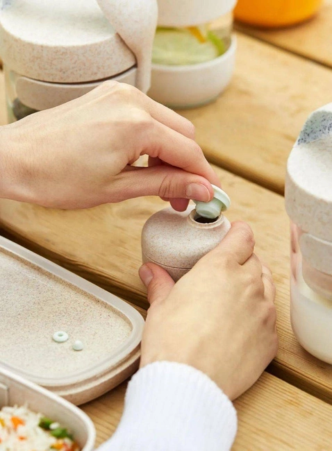 Pojemnik na sos Lekue ORGANIC 50 ml - stone