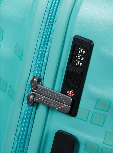 Walizka średnia American Tourister Wavebreaker Disney - Stitch flower