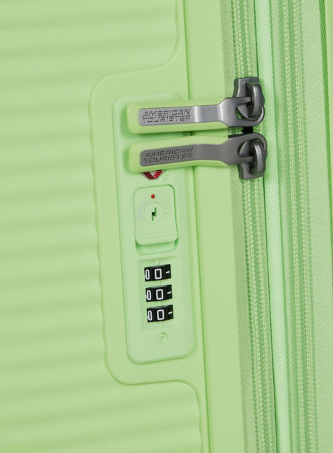 Walizka średnia American Tourister Soundbox EXP - kiwi green