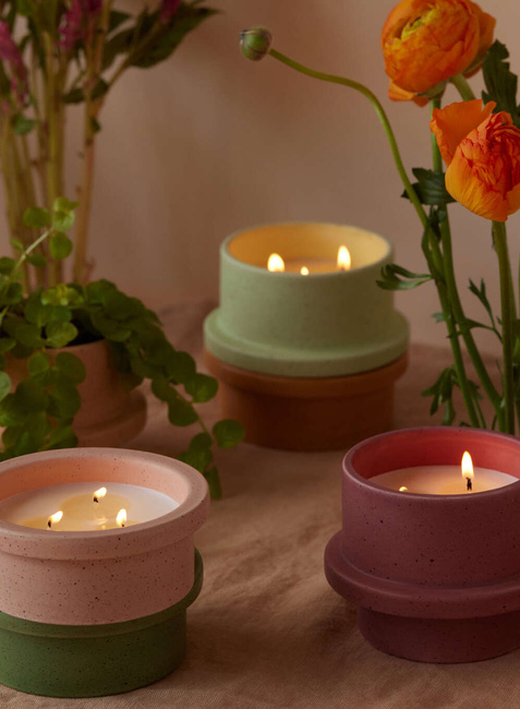 Świeca zapachowa Paddywax Folia Gardenia & Tonka 141 g - rose