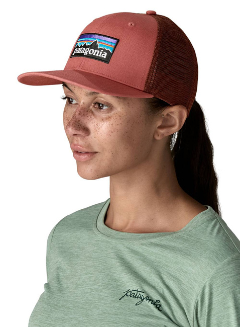 Czapka z daszkiem Patagonia P-6 Logo Trucker Hat - potters red
