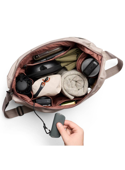 Torba na ramię Bellroy Laneway Crescent Bag 12 l - fawn