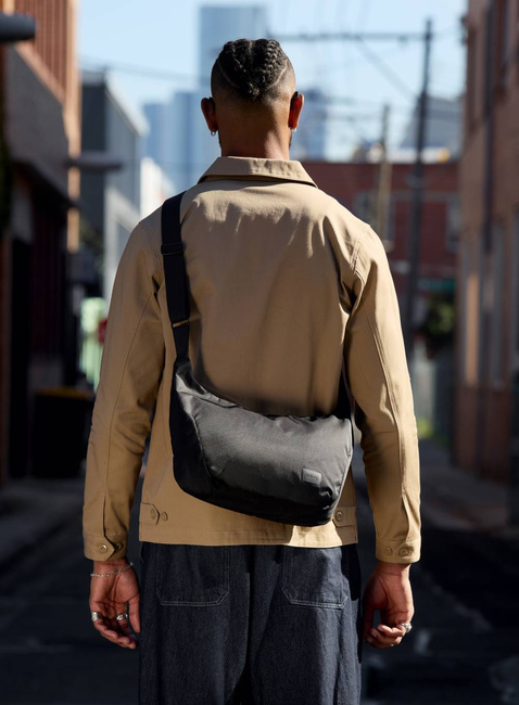 Torba na ramię Bellroy Laneway Crescent Bag 7 l - ink