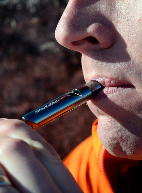 Gwizdek bezpieczeństwa Lifesystems Mountain Whistle - orange or gray