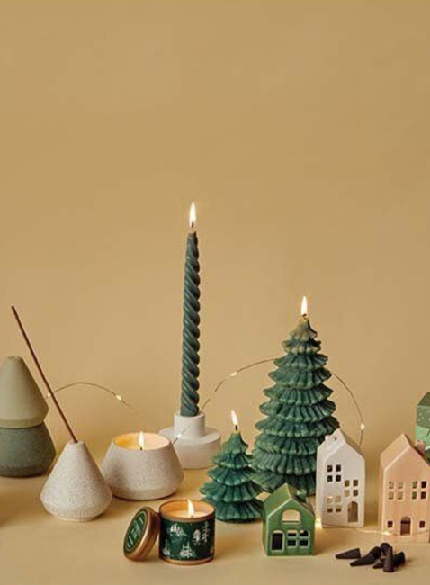 Wysoka świeca zapachowa Paddywax Cypress & Fir 730 g - green