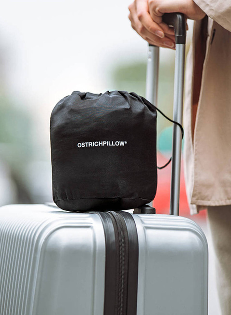 Zestaw prezentowy Poduszka podróżna Ostrichpillow GO + woreczek świąteczny