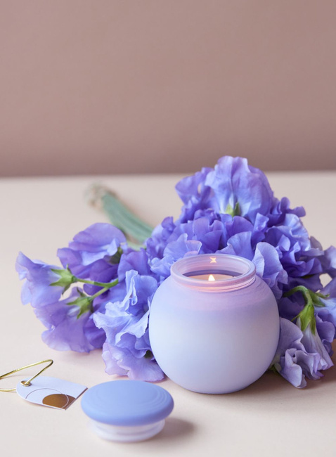 Świeca zapachowa szklana Paddywax Orb 141 g Bronzed Gardenia & Tonka - purple / lavender