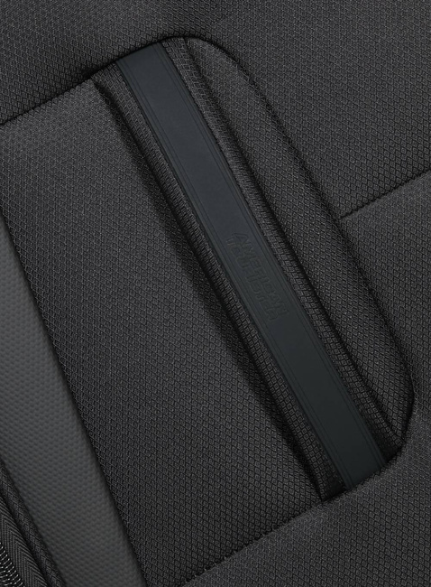 Walizka średnia American Tourister Wanderlite M EXP - shadow black