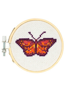 Mini zestaw do haftu krzyżykowego Kikkerland Cross Stitch Embroidery Kit - Butterfly