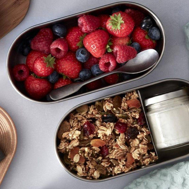 Stalowy pojemnik na żywność Bento Box Black + Blum - almond / grey