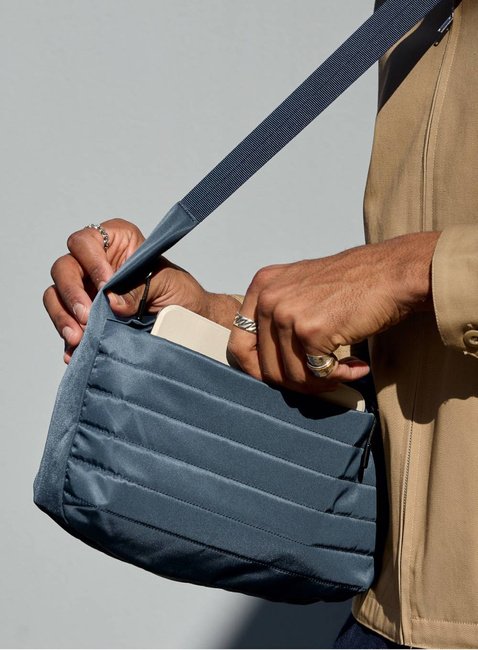Torba na ramię Bellroy Laneway Crescent Bag 7 l - sea kelp