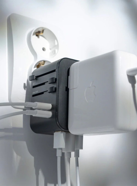 Adapter podróżny Matador Global Travel Adapter - black
