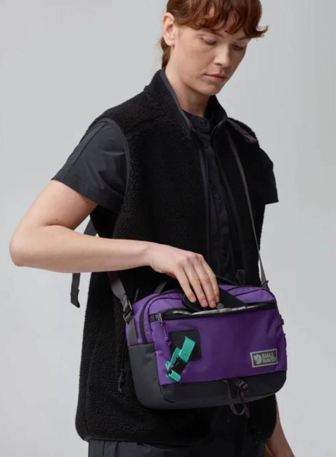 Torba miejska Fjallraven Vardag Shoulder Bag 6 - violette / coal black